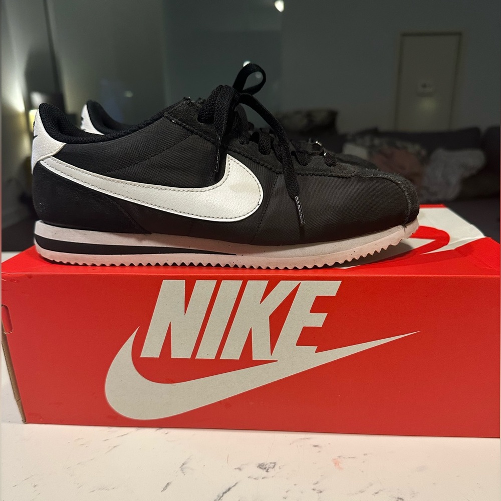 Nike Black and White Women's Sneakers